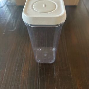 Oxo Clear Food Storage Container with White Lid